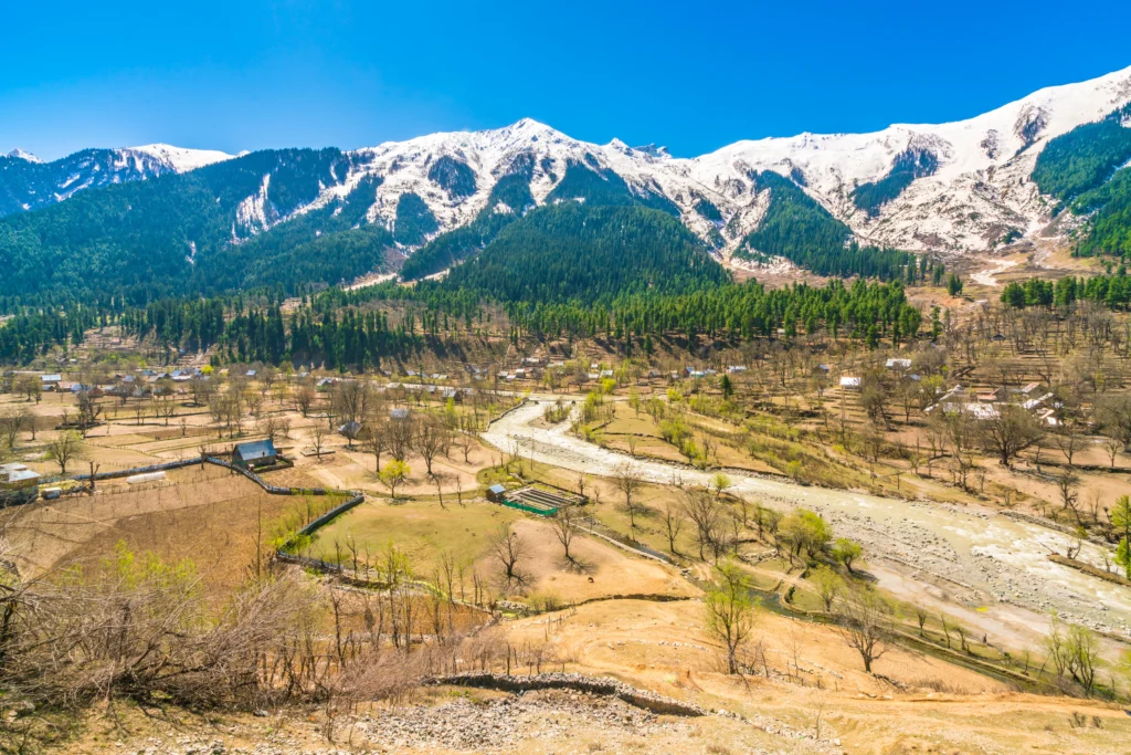 beautiful-snow-covered-mountains-landscape-kashmir-state-india